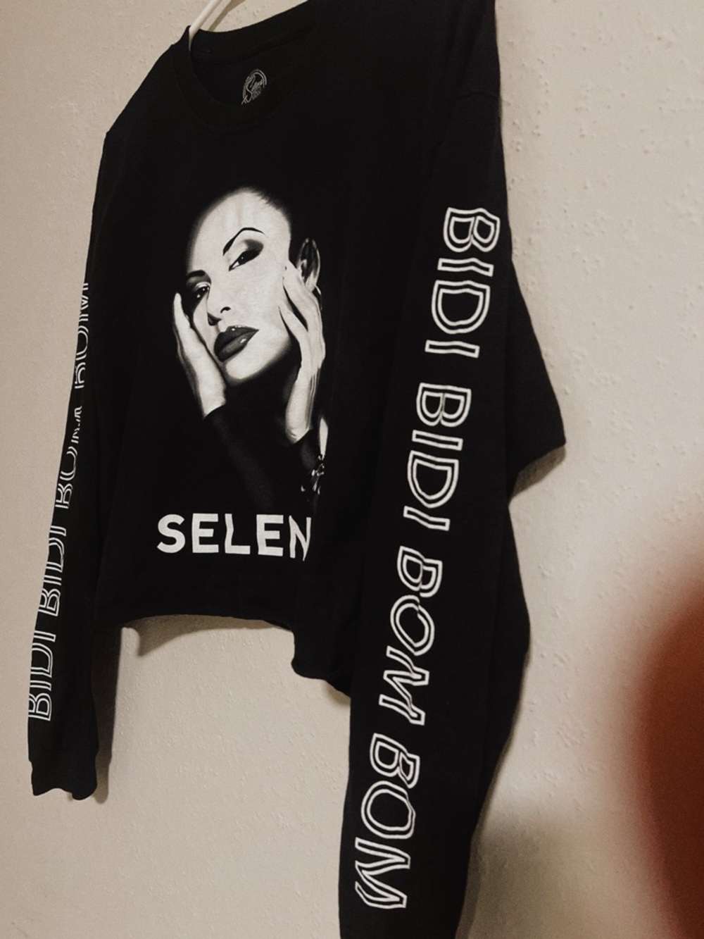 Black Selena Graphic Long-Sleeve Crop Top